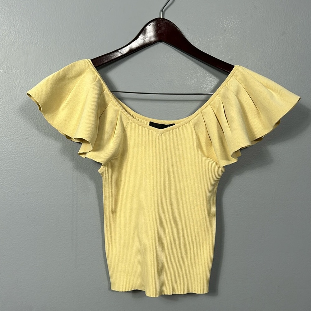 Broadway Ribbed Ruffle Shoulder yellow short sleeve sweater size small 38